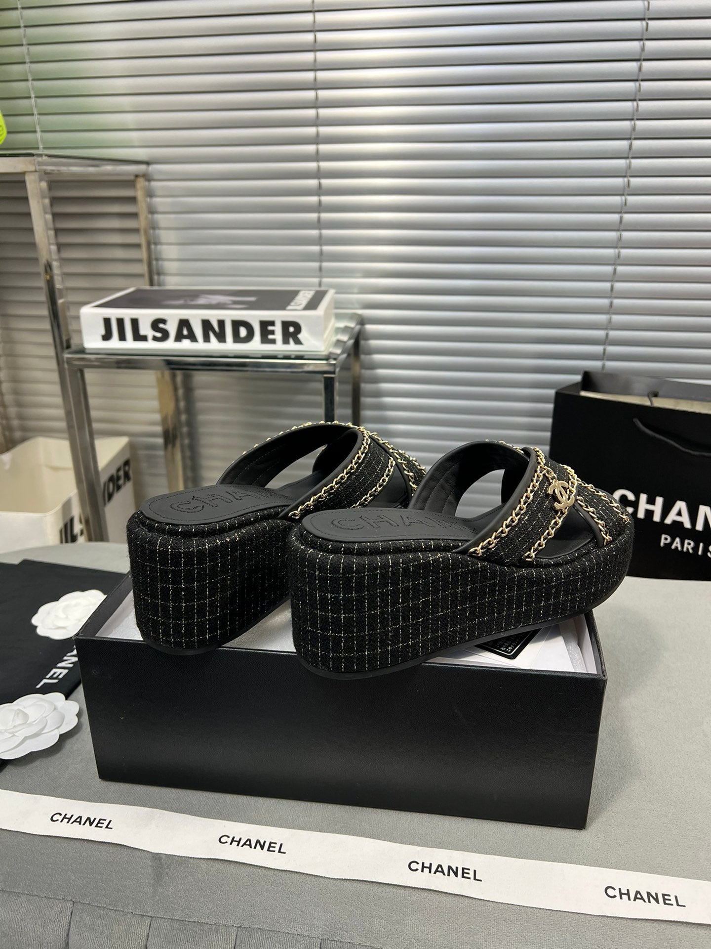 23 Ladies Fashion Luxury slipper and flip-flop S010