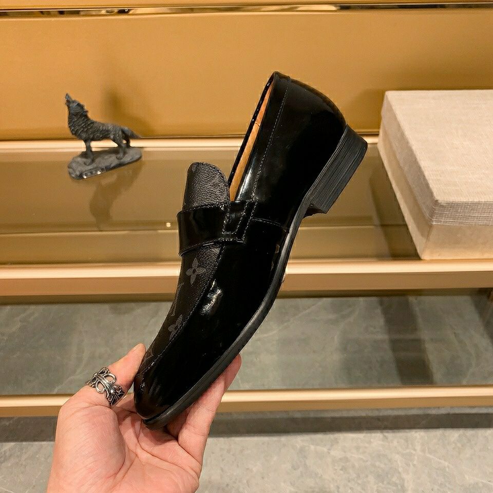 Casual fashion trendy men's shoes