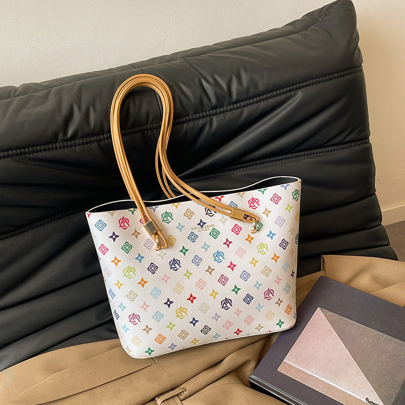 Ladies' vintage handbag 2025073111