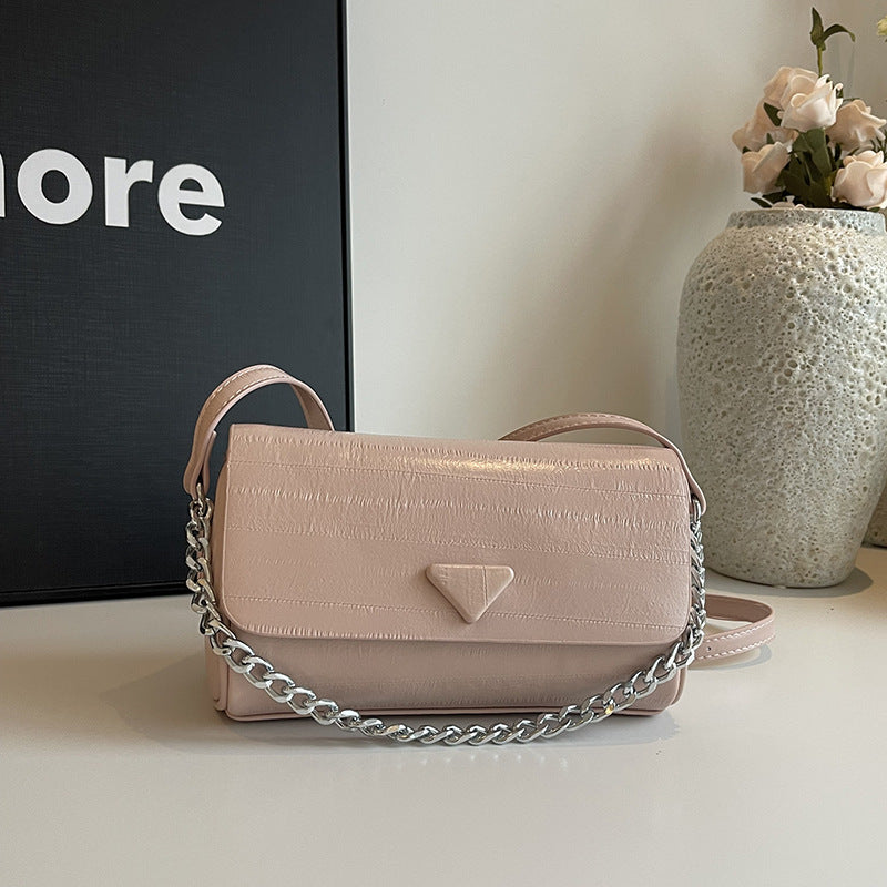 Simple yet luxurious messenger bag 2025073105