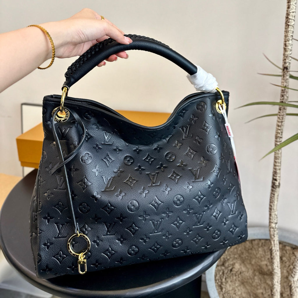 Black letter pattern leather bag