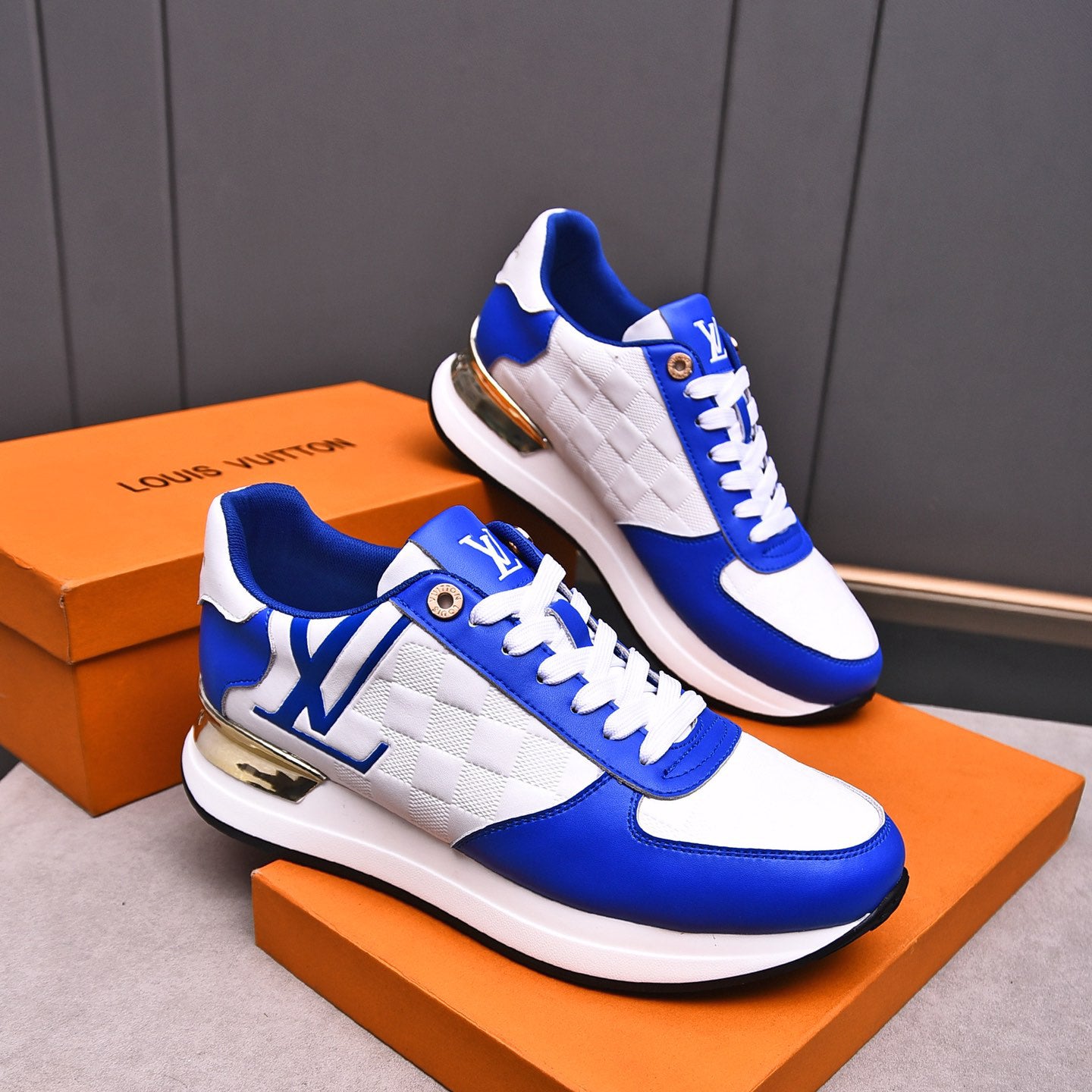 V latest luxury new rubber-soled sneakers 0724042401