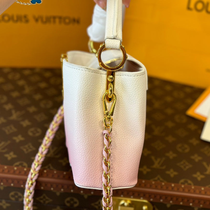 V-Capucines Shell Tote Bag 0724061308