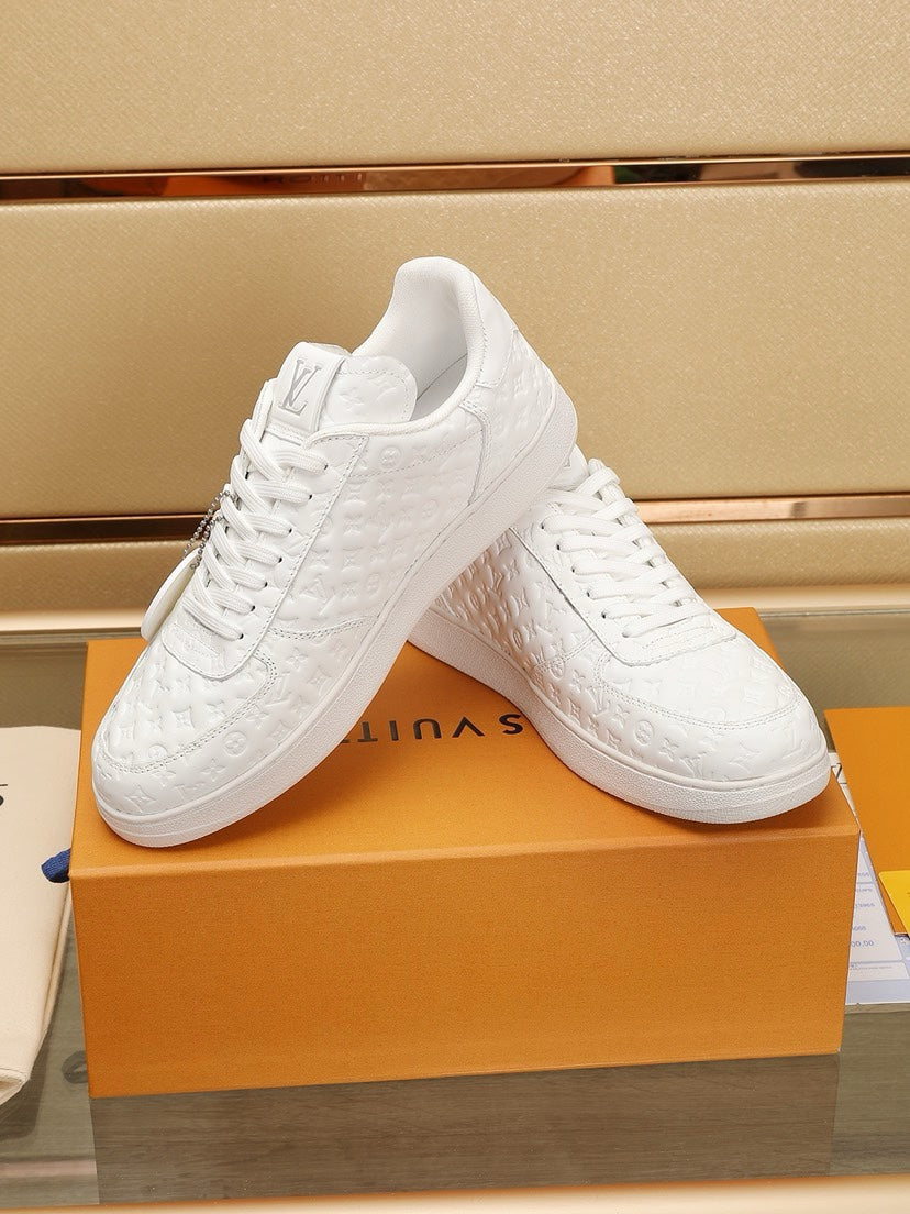 24 New Luxury V Sneakers 0424083005