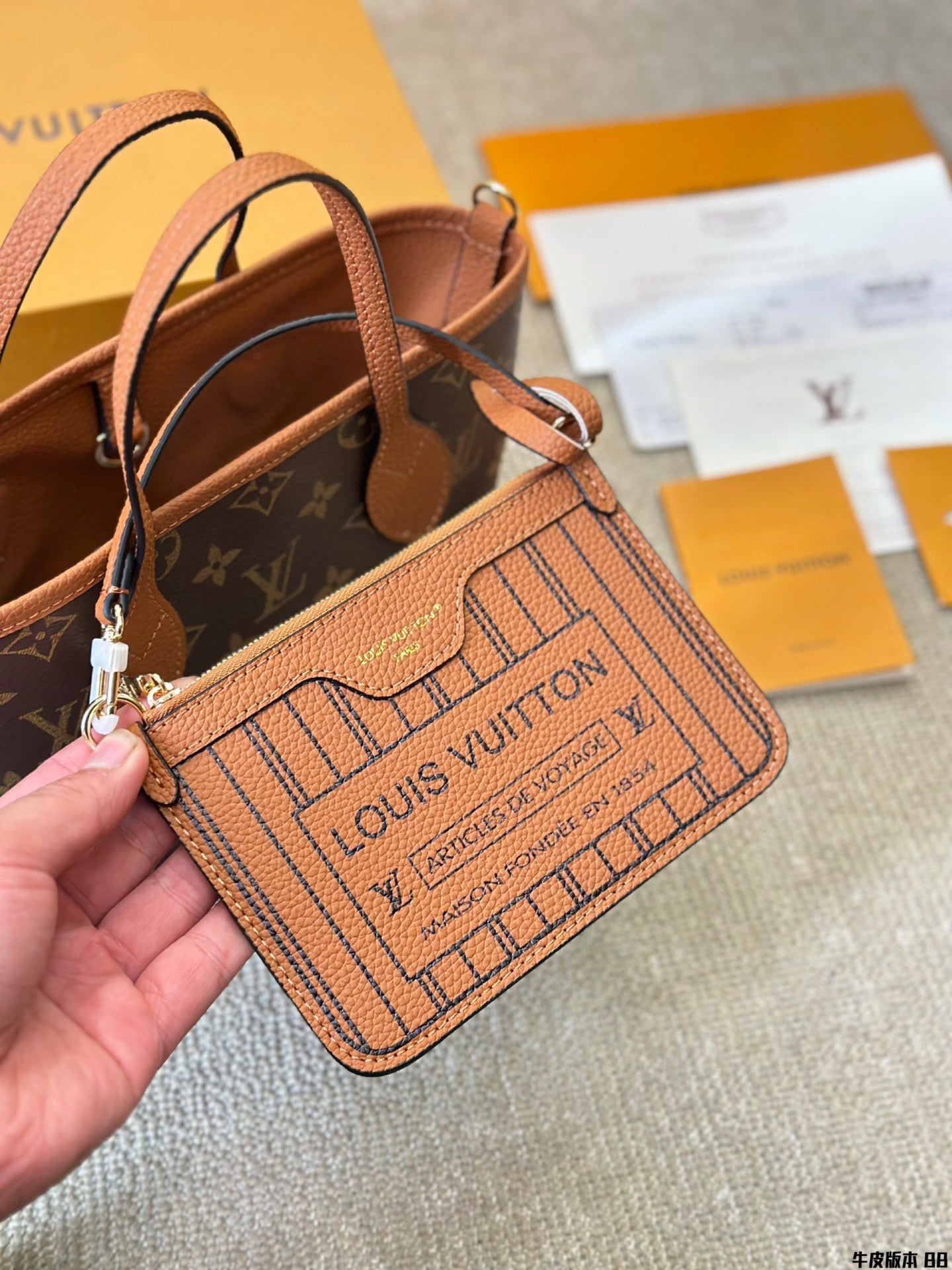 V 24ss new fashion printed handbag 0724101701