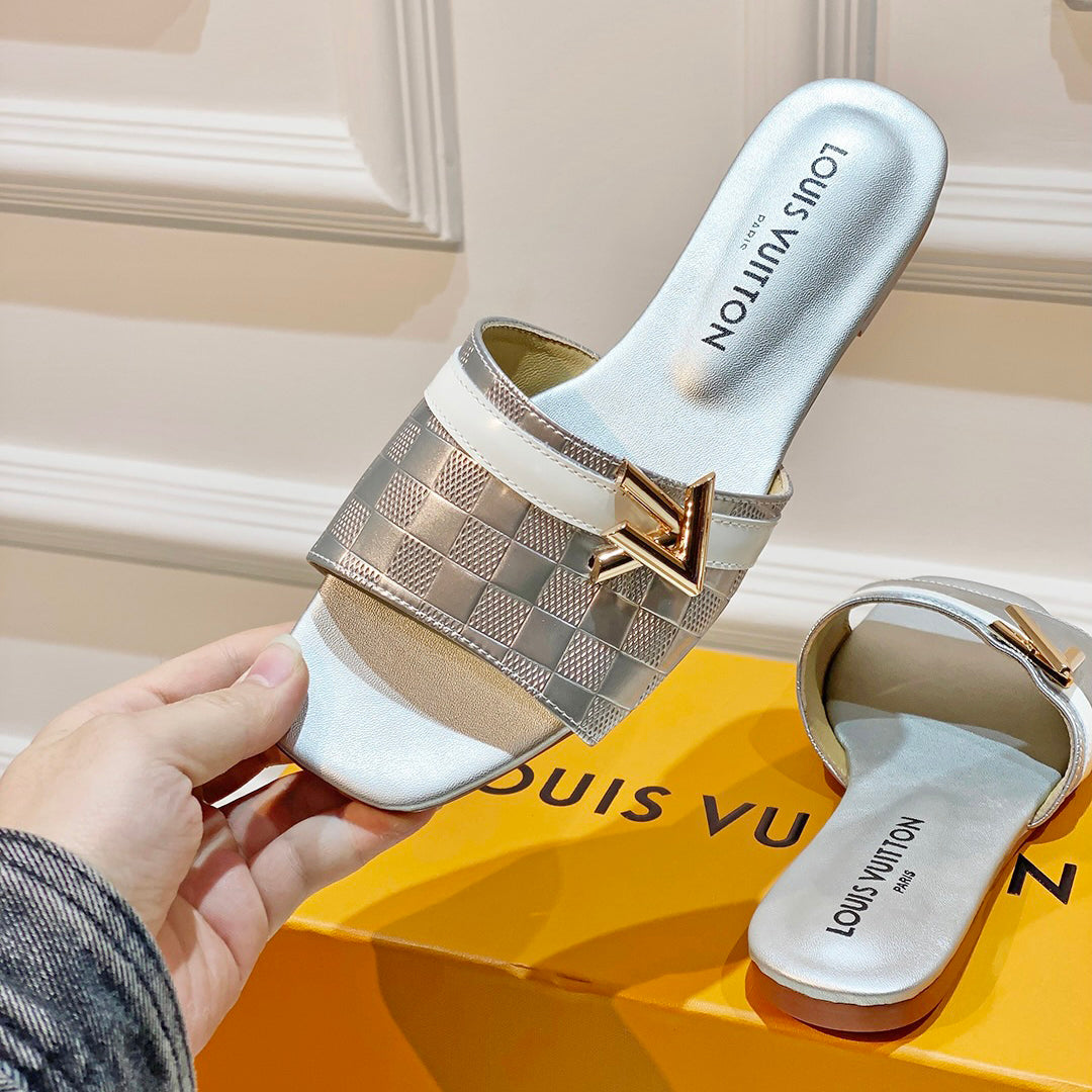 Stylish patent leather flat slippers 1824041113