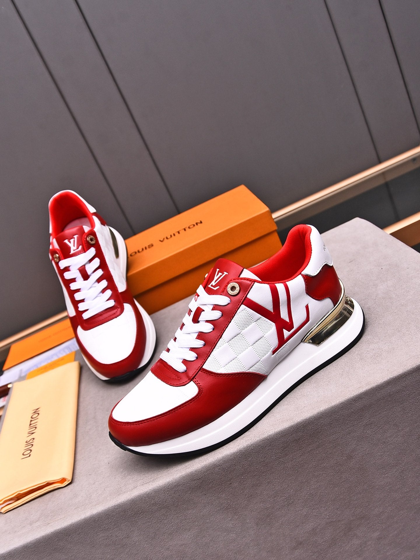 V latest luxury new rubber-soled sneakers 0724042401