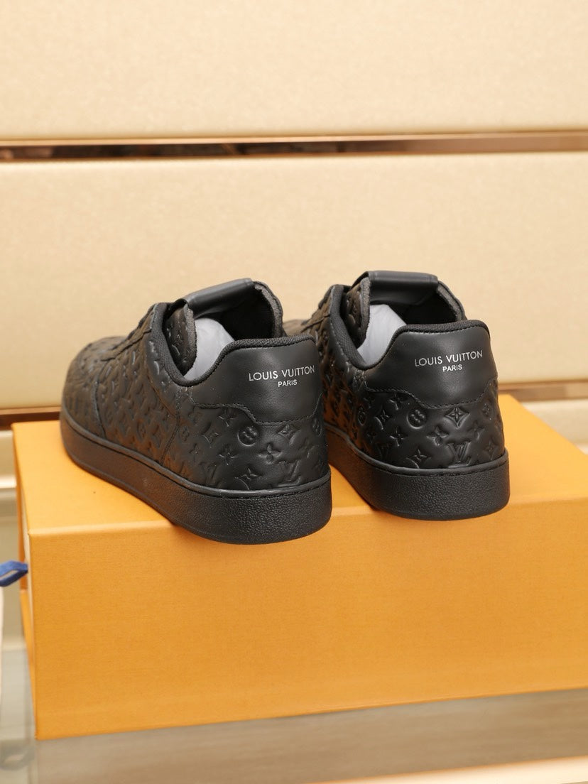 24 New Luxury V Sneakers 0424083005