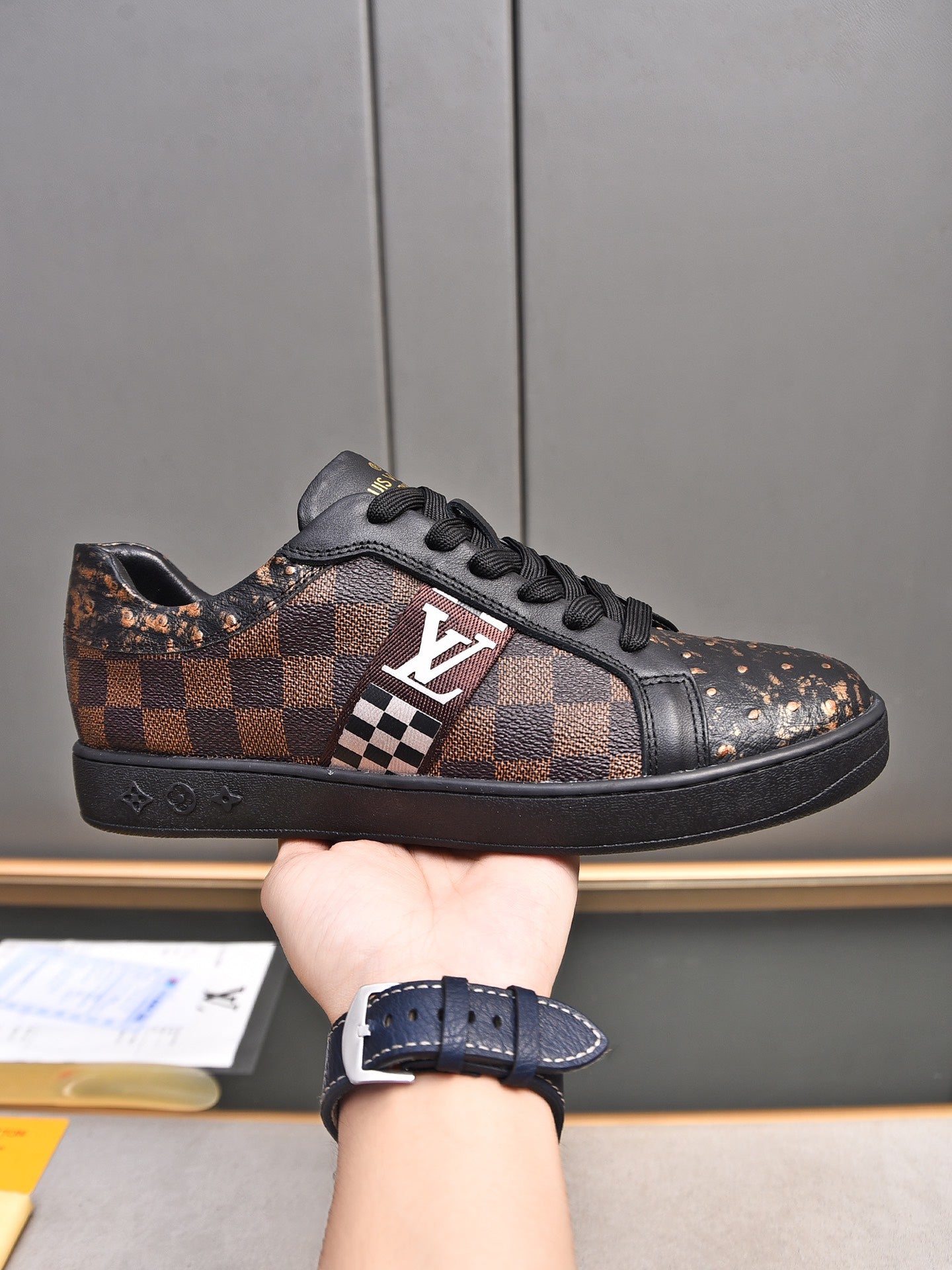 V Fashionable plaid print sneakers 0724101401