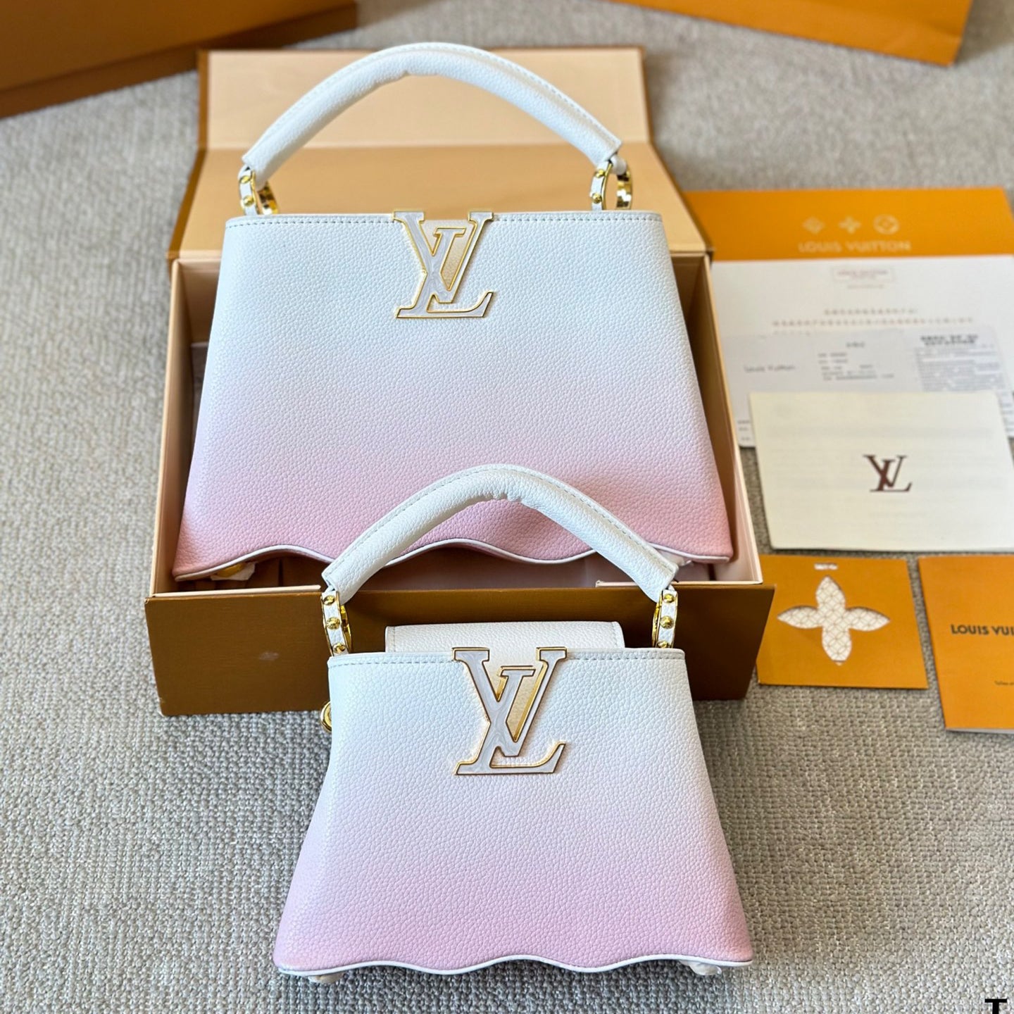 V-Capucines Shell Tote Bag 0724061308