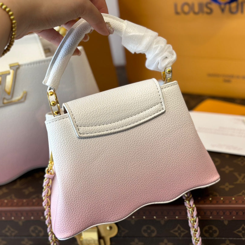 V-Capucines Shell Tote Bag 0724061308