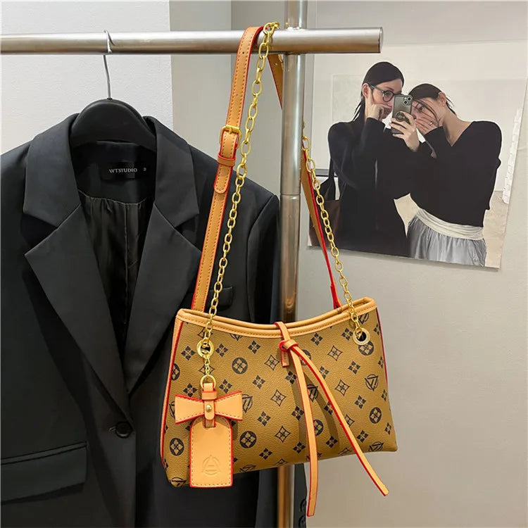 A presbyopic woman with underarm pockets 2025073008