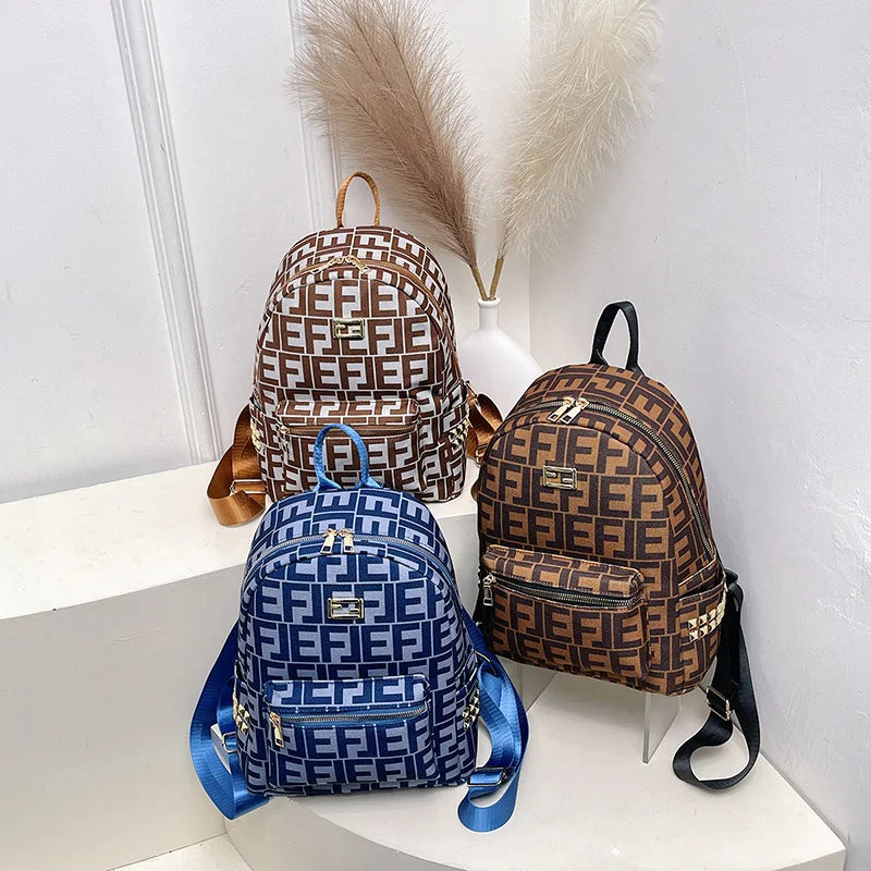 A fashionable double-zipper laptop bag 2025073124