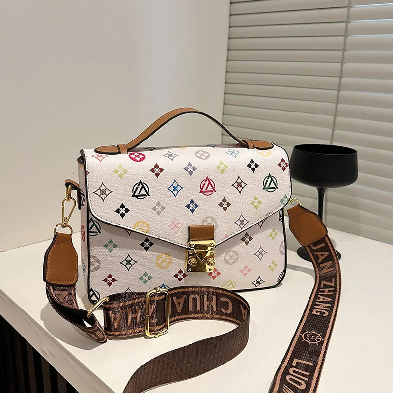 Fashionable minimalist shopping bags 2025073118