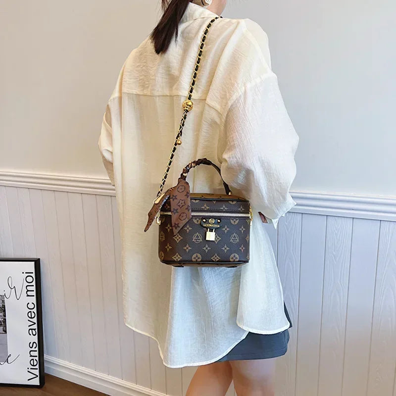 A retro printed bag for girls 2025073110