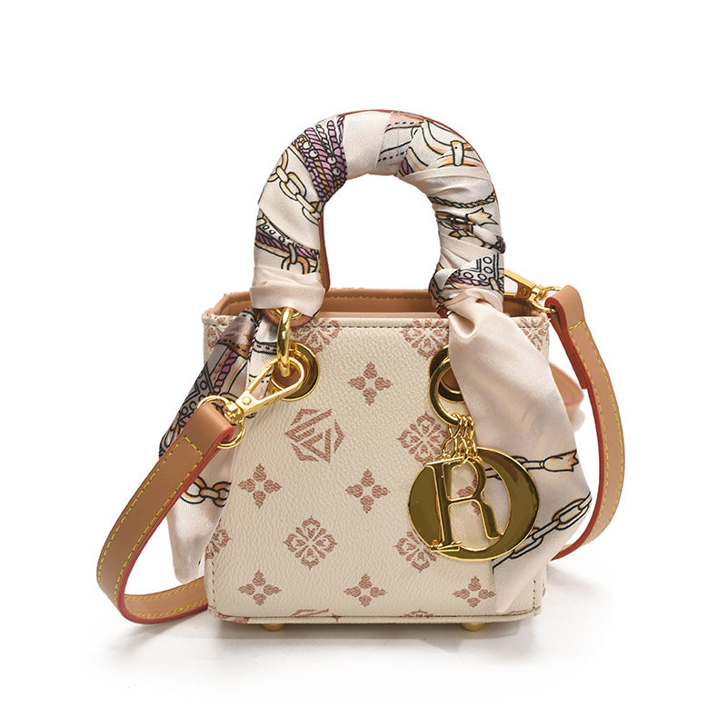 Stylish versatile shoulder bag 1025090510