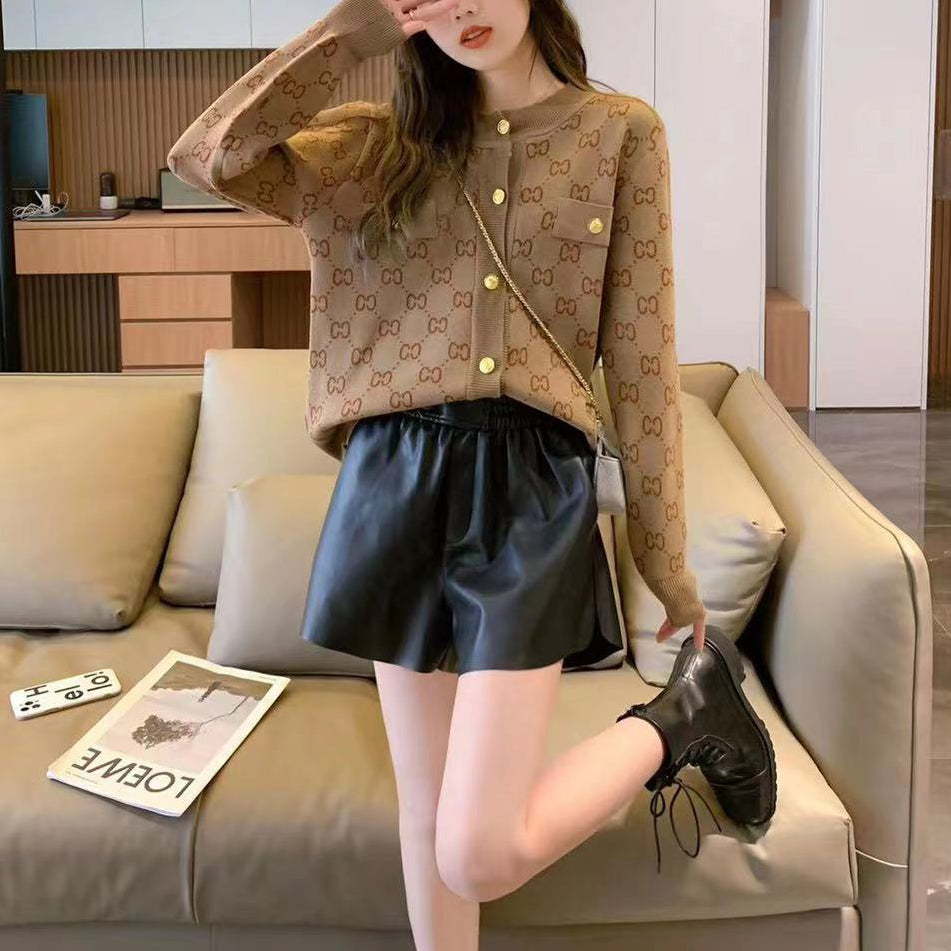 Stylish and versatile cropped letter knit cardigan 1025090301