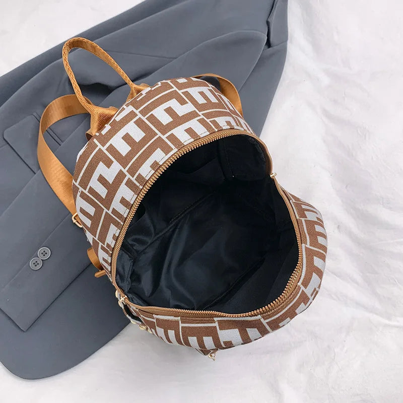 A fashionable double-zipper laptop bag 2025073124