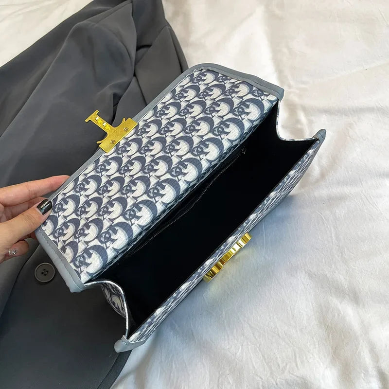 Classic and retro single-shoulder crossbody bag 2025073102