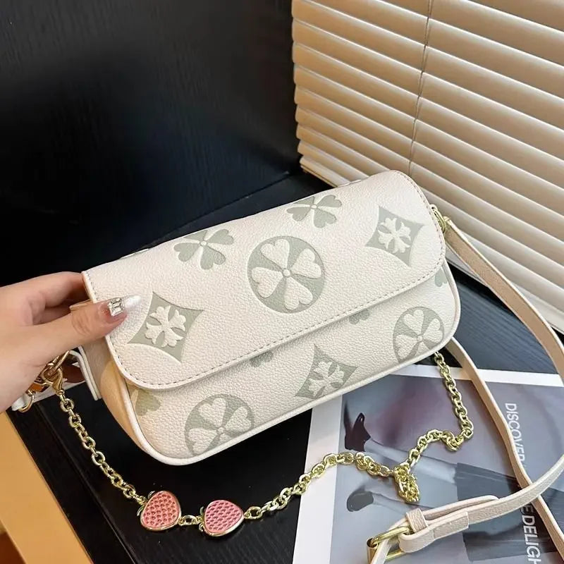 Fashionable high-end square shoulder bag 2025073104
